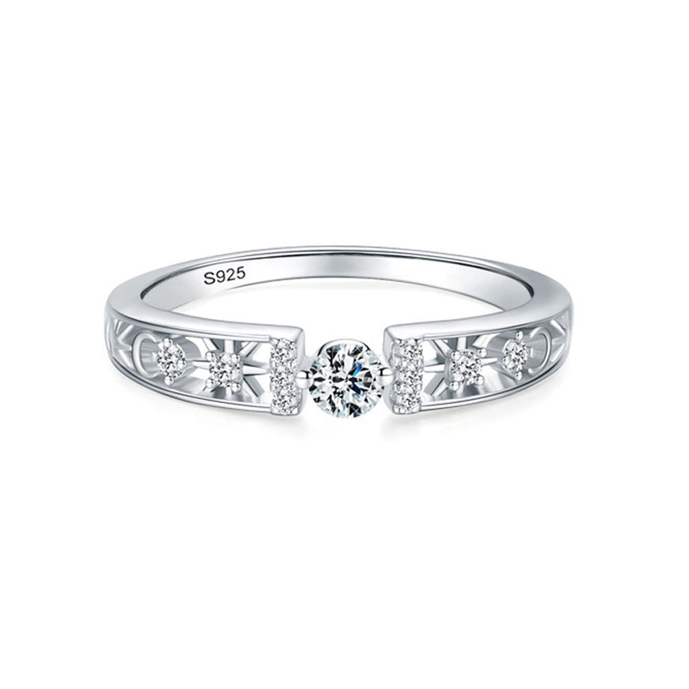Cubic zirconia solitaire ring in 925 sterling silver